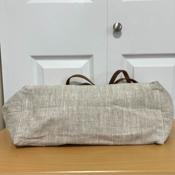 Independent Reign NY Minimalist Natural Linen Beach Bag Tote in Textured Oatmeal - Picture 6 of 13